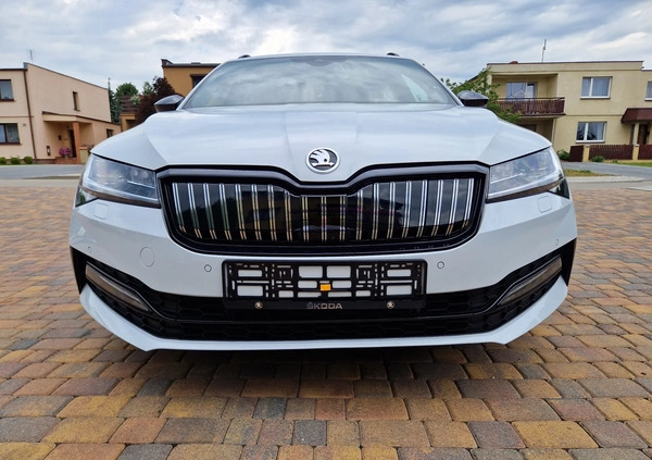 Skoda Superb cena 127900 przebieg: 26000, rok produkcji 2020 z Margonin małe 781